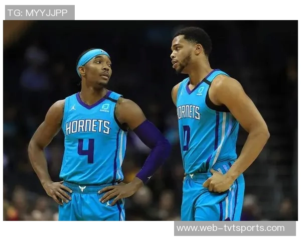 尼克斯与黄蜂激战正酣球迷期待精彩对决再续传奇